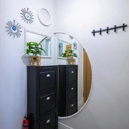 Апартамент Bright Bohemian Studio With Prime Location София
