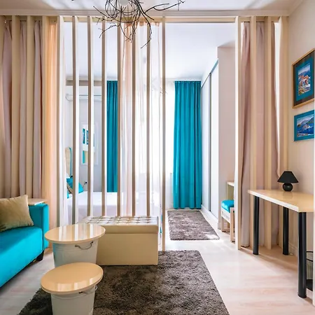 Bright Bohemian Studio With Prime Location Апартамент *