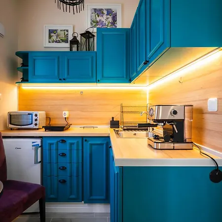 Bright Bohemian Studio With Prime Location *